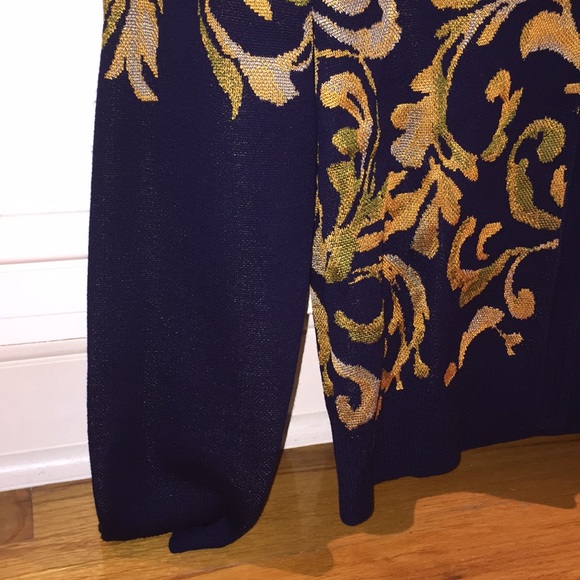 Women’s NWT petite sweater. St. John. - Picture 4 of 7